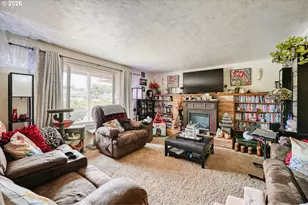 2562 Dover Dr, Eugene, OR 97404 - Photo 5