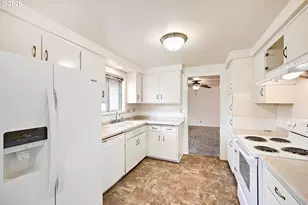 2562 Dover Dr, Eugene, OR 97404 - Photo 15
