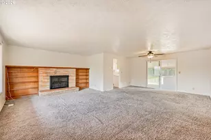 2562 Dover Dr, Eugene, OR 97404 - Photo 9