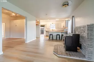 410 SW Broadway St, Mill City, OR 97360 - Photo 11