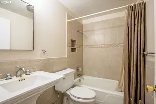 804 NE 174th Ave, Portland, OR 97230 - Photo 17