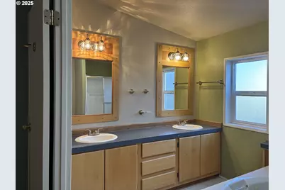 1655 S Elm St #526, Canby, OR 97013 - Photo 11