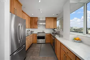 300 NW 8th Ave, Portland, OR 97209 - Photo 7