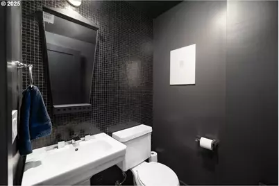 300 NW 8th Ave #902, Portland, OR 97209 - Photo 21