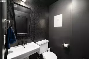 300 NW 8th Ave, Portland, OR 97209 - Photo 21