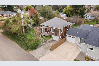 642 Clark St, North Bend, OR 97459 - Photo 27