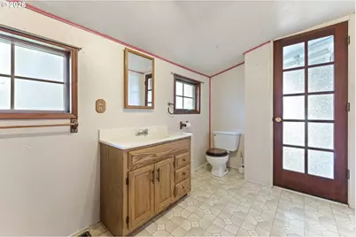 642 Clark St, North Bend, OR 97459 - Photo 19