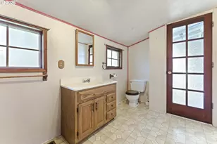 642 Clark St, North Bend, OR 97459 - Photo 19