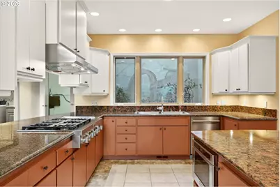 2480 Marylshire Ln, Lake Oswego, OR 97034 - Photo 13