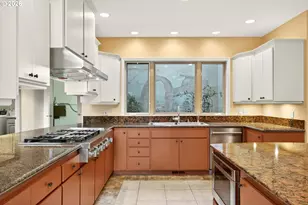 2480 Marylshire Ln, Lake Oswego, OR 97034 - Photo 13