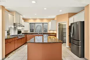 2480 Marylshire Ln, Lake Oswego, OR 97034 - Photo 11