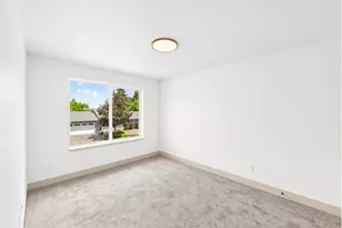 19481 S Lazy Creek Ln, Oregon City, OR 97045 - Photo 21