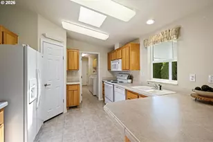 3220 Crescent Ave, Eugene, OR 97408 - Photo 3