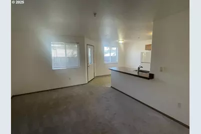 2448 SE 117th Ave, Portland, OR 97216 - Photo 7