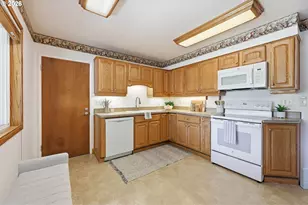 12431 NE Knott St, Portland, OR 97230 - Photo 13