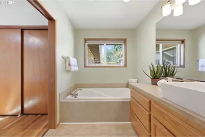 12431 NE Knott St, Portland, OR 97230 - Photo 21
