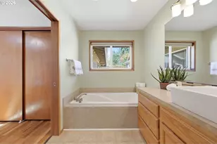 12431 NE Knott St, Portland, OR 97230 - Photo 21