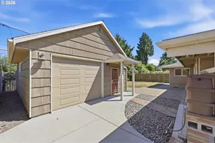 12431 NE Knott St, Portland, OR 97230 - Photo 37