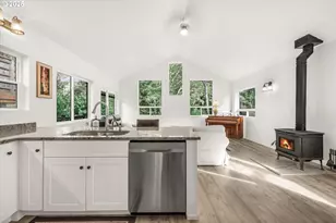 350 Combs Cir, Yachats, OR 97498 - Photo 19