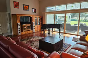 2565 Thrush Ct, Redmond, OR 97756 - Photo 3