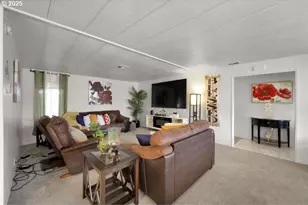 1800 Lakewood Ct, Eugene, OR 97402 - Photo 9