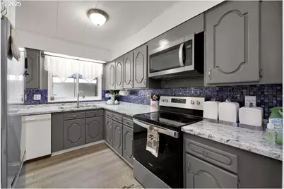 1800 Lakewood Ct, Eugene, OR 97402 - Photo 17