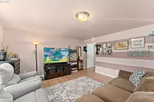 890 SE Thompson Ave, Winston, OR 97496 - Photo 7