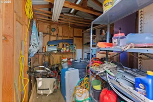 890 SE Thompson Ave, Winston, OR 97496 - Photo 37