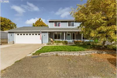 890 SE Thompson Ave, Winston, OR 97496 - Photo 1