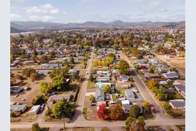 890 SE Thompson Ave, Winston, OR 97496 - Photo 41