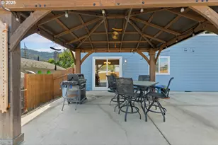 890 SE Thompson Ave, Winston, OR 97496 - Photo 31