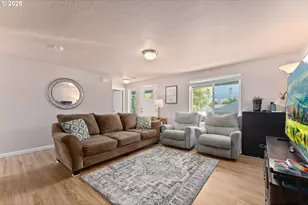 890 SE Thompson Ave, Winston, OR 97496 - Photo 5