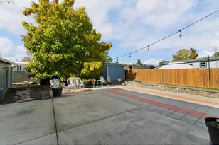 890 SE Thompson Ave, Winston, OR 97496 - Photo 33