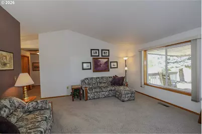 117 NW Romayo Ct, Winston, OR 97496 - Photo 9
