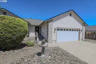 117 NW Romayo Ct, Winston, OR 97496 - Photo 3