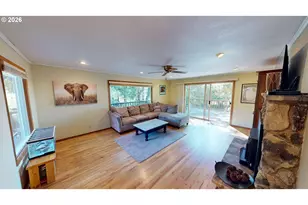 925 7th St, Brookings, OR 97415 - Photo 13