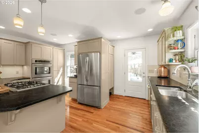 626 SW Comus Ct, Portland, OR 97219 - Photo 7