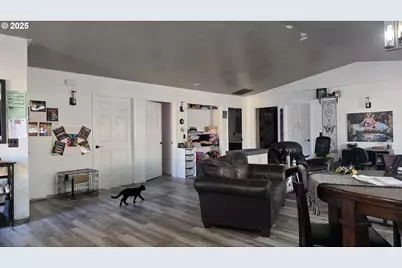 676 58th St, Springfield, OR 97478 - Photo 9