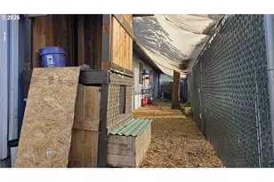 676 58th St, Springfield, OR 97478 - Photo 29