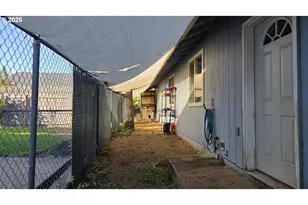 676 58th St, Springfield, OR 97478 - Photo 27