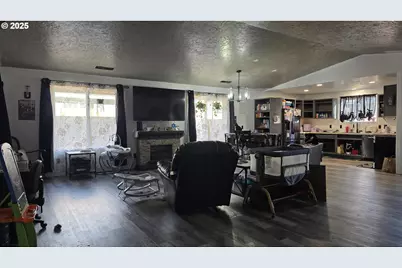 676 58th St, Springfield, OR 97478 - Photo 5