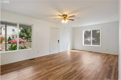 306 Pine St, Albany, OR 97321 - Photo 9