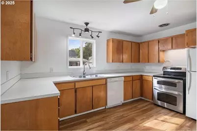 306 Pine St, Albany, OR 97321 - Photo 17