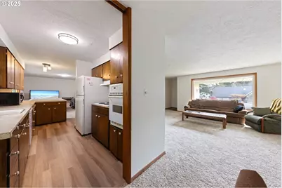 217 NE Chambers Ct, Newport, OR 97365 - Photo 7