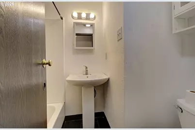 625 E Elm Ave, La Center, WA 98629 - Photo 9