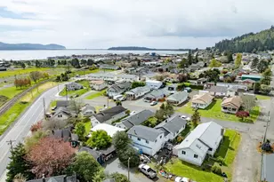 308 1st St, Garibaldi, OR 97118 - Photo 3