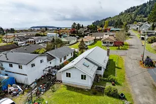 308 1st St, Garibaldi, OR 97118 - Photo 27