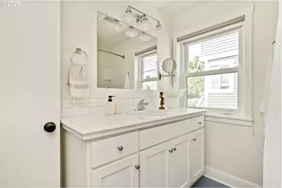 6305 N Delaware Ave, Portland, OR 97217 - Photo 15
