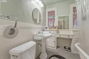 706 W B St, Rainier, OR 97048 - Photo 13