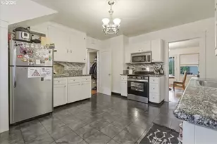 706 W B St, Rainier, OR 97048 - Photo 9